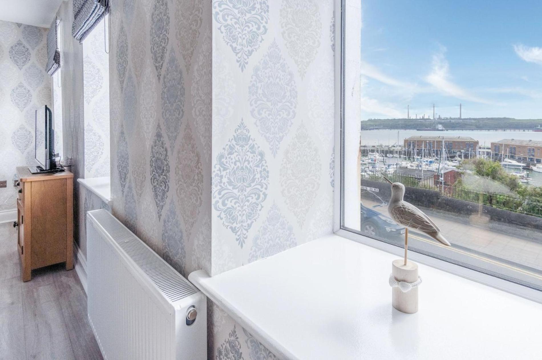 Harbour View - 2 Bedroom Apartment - Milford Haven Exterior foto