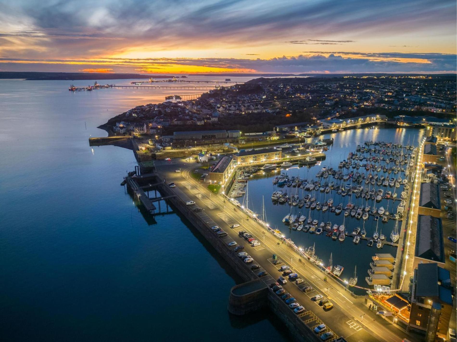 Harbour View - 2 Bedroom Apartment - Milford Haven Exterior foto